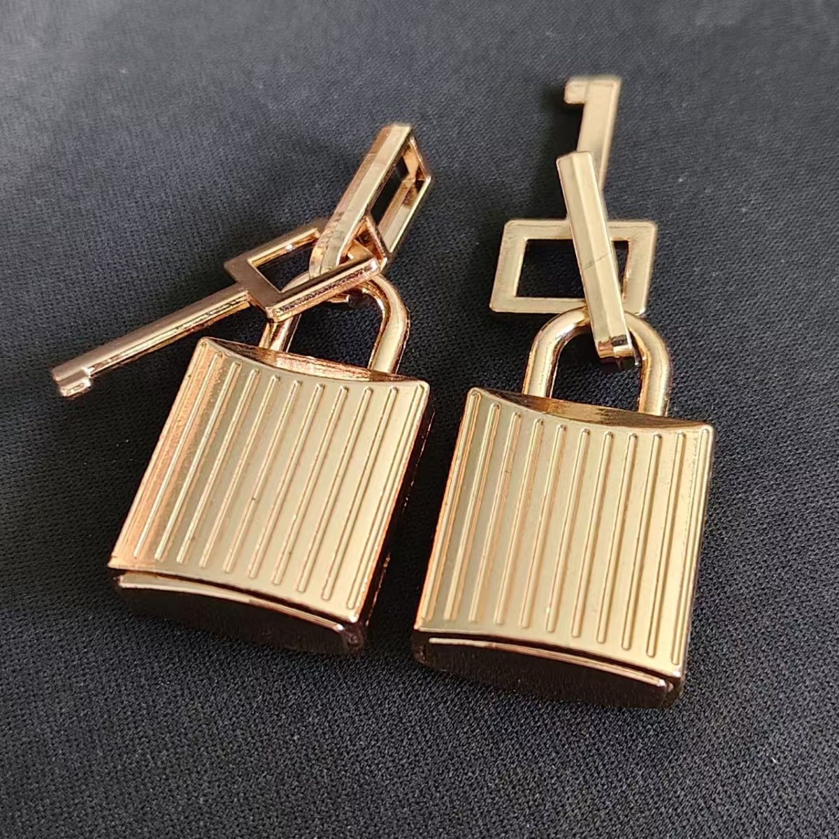 New Zinc Alloy Metal Model Lock Hanger hardware product image