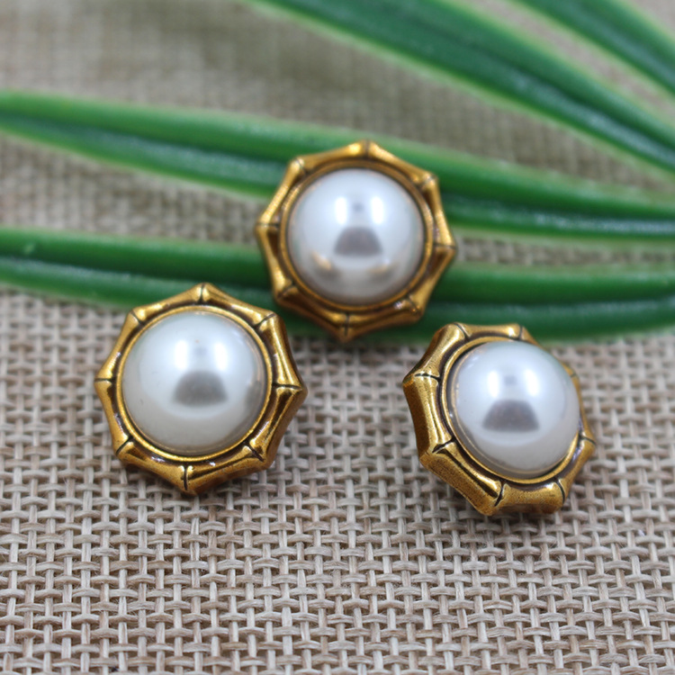 Octagonal Pearl-Inlaid Shirt Button hardware product image