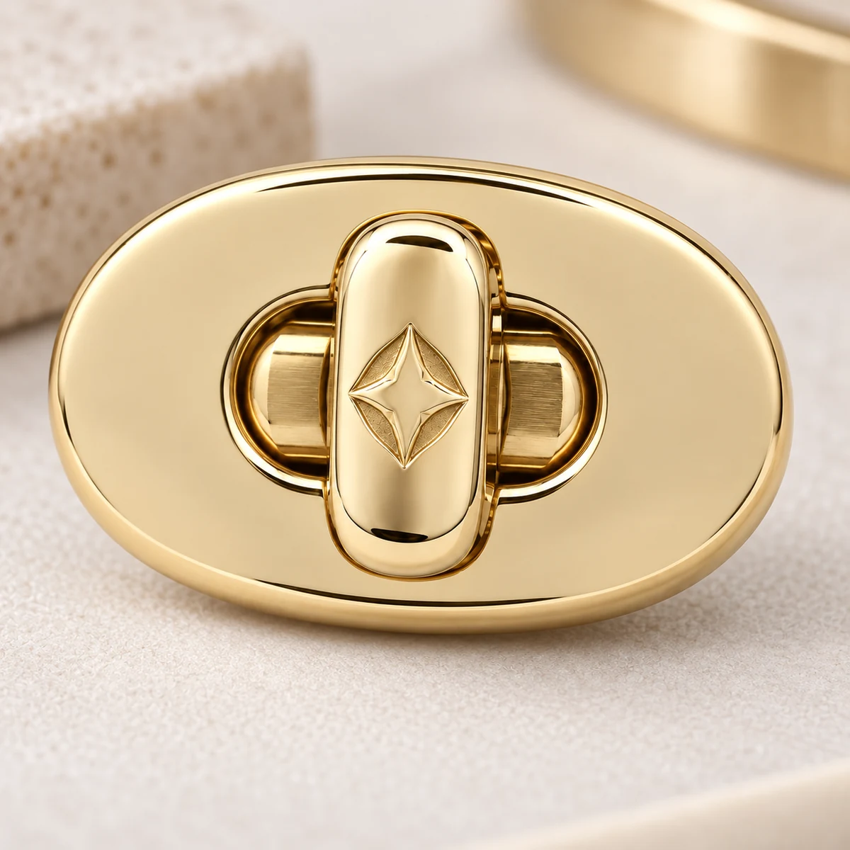 Logo Turn-lock Clasp thumbnail 4