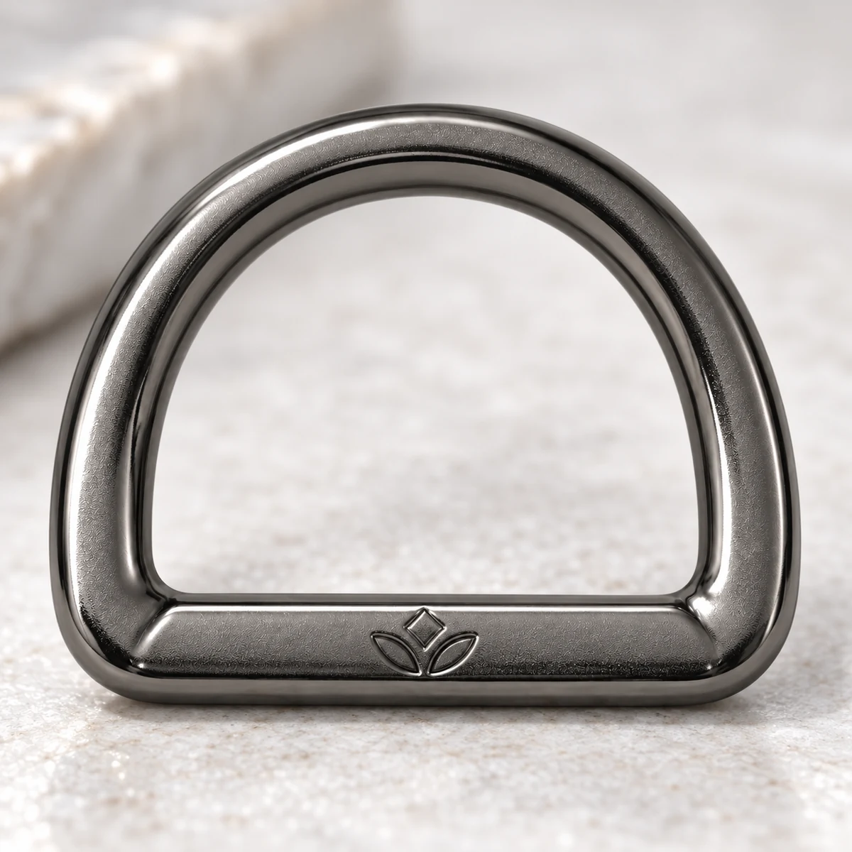 Logo-embossed D-ring thumbnail 4