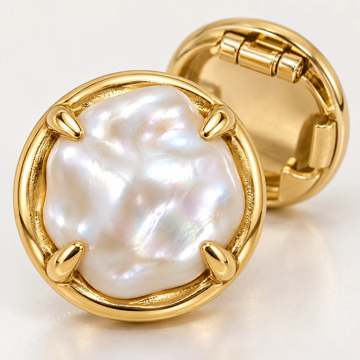 Baroque Pearl Button Cover thumbnail 4