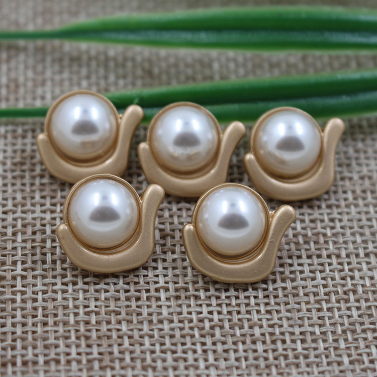 Pearl-Inspired Hand-Sewn Knitwear Button hardware product image