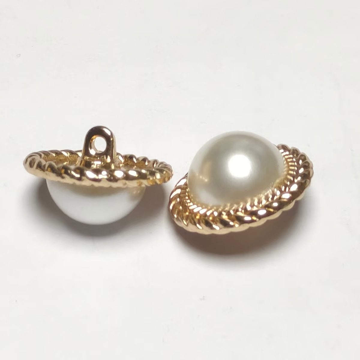 Pearl Zinc Alloy Button (Ref. 33930) hardware product image